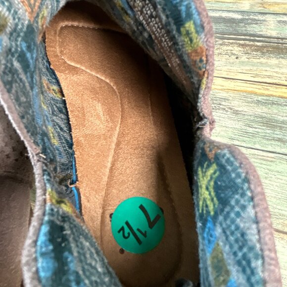 Earth Origins Ankle Bootie Size 7.5M Gray Suede Zip Low Block Heel Comfort Boot - Picture 5 of 12